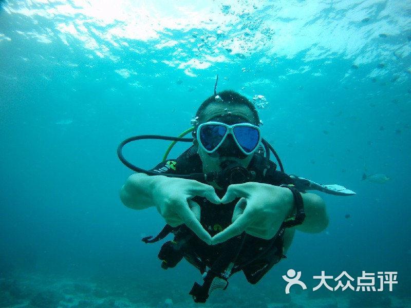 动漫少女DIY冰淇淋