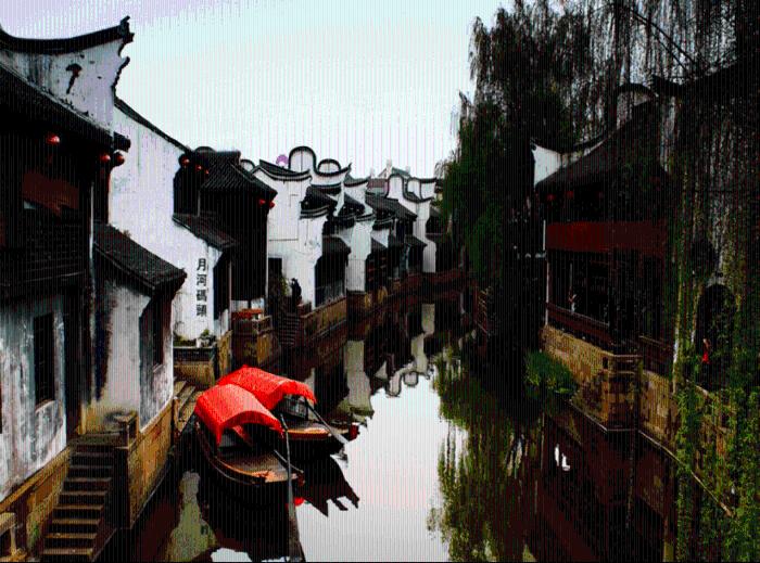 豆娃踢足球